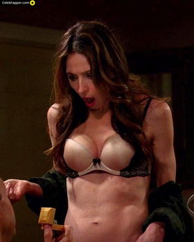 marin hinkle fap tits boobs breast bruste nue Photo